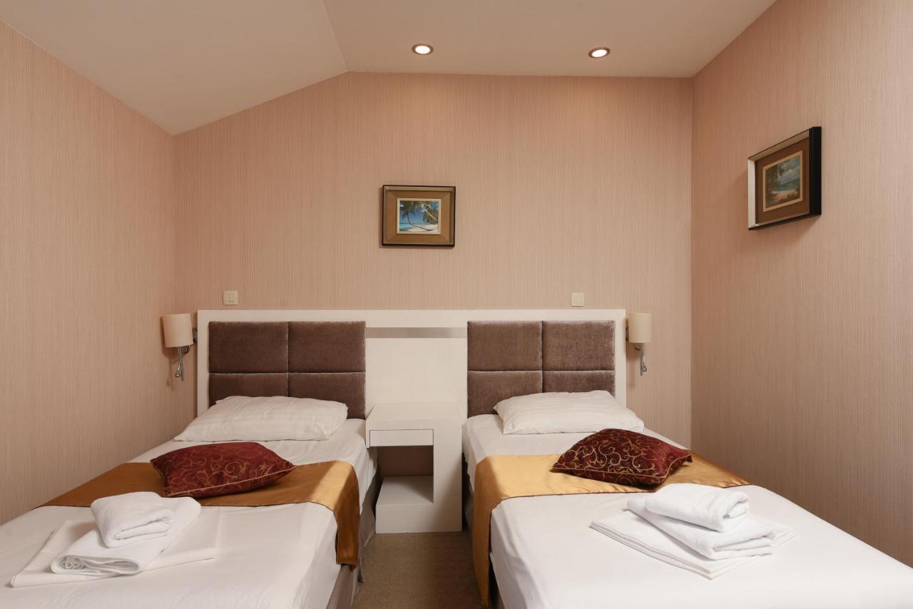 Family Hotel Zane Pag Town Eksteriør bilde